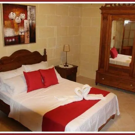 Ta' Sonia Farmhouse With Pool In * Xagħra