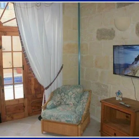 Semesterbostad Ta' Sonia Farmhouse With Pool In *