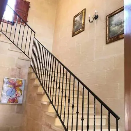 Ta' Sonia Farmhouse With Pool In Xaghra