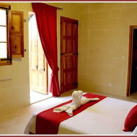 Ta' Sonia Farmhouse With Pool In