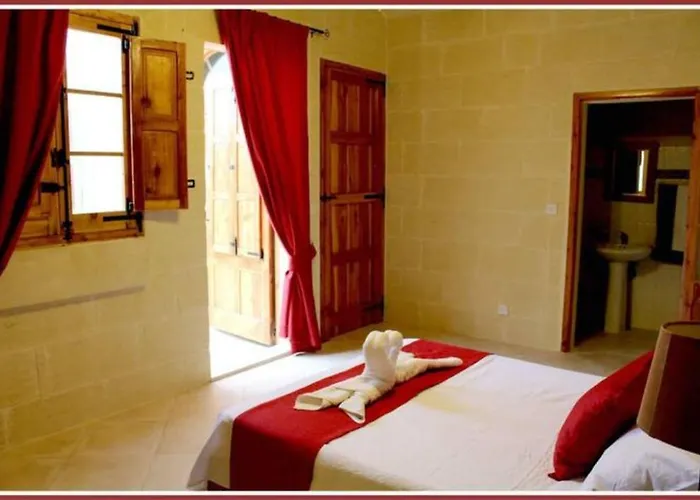 Ta' Sonia Farmhouse With Pool In